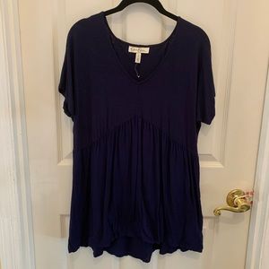 Jessica Simpson navy flowy maternity top